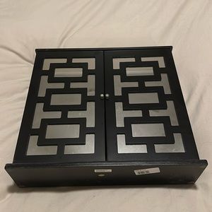 Black mirrored jewelry organizer